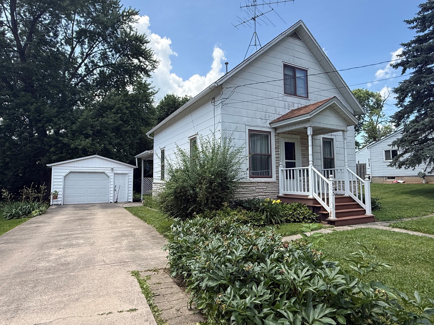 623 Sterling Avenue Property Photo 1