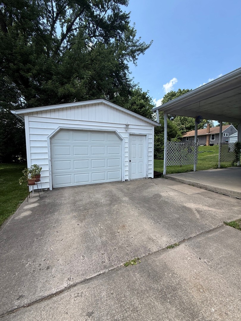 623 Sterling Avenue Property Photo 5