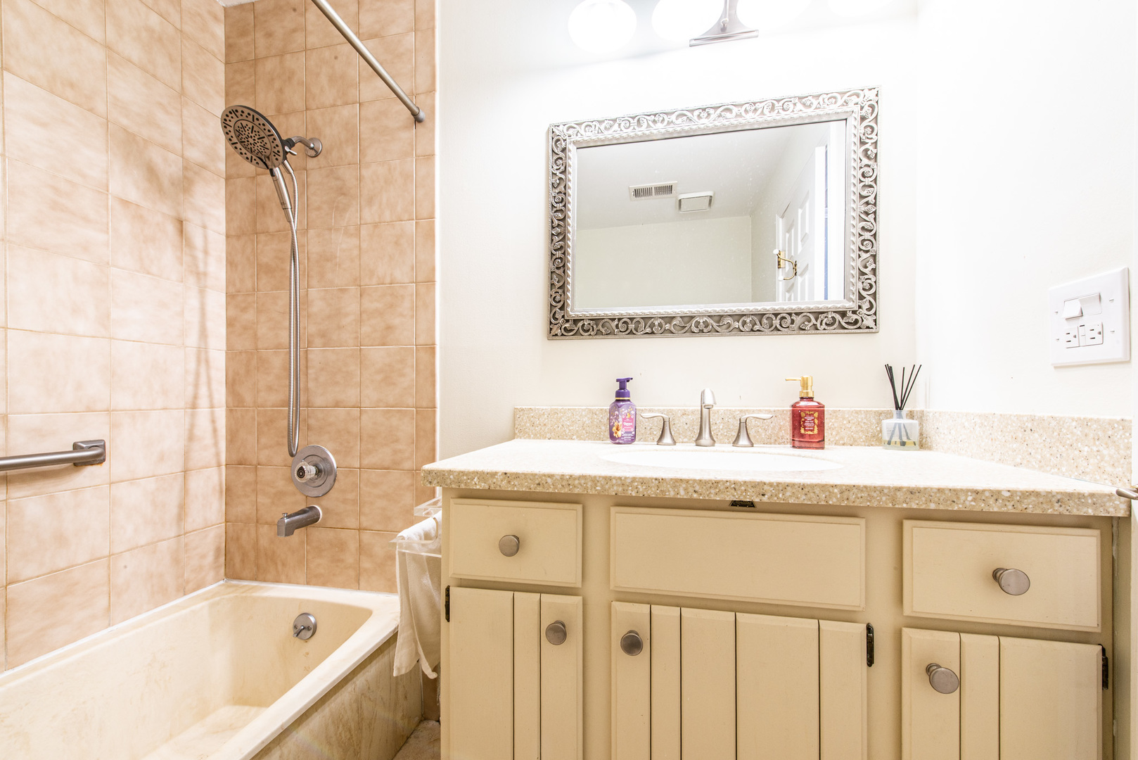1857 W Ashbury Lane 3-6 Property Photo 28