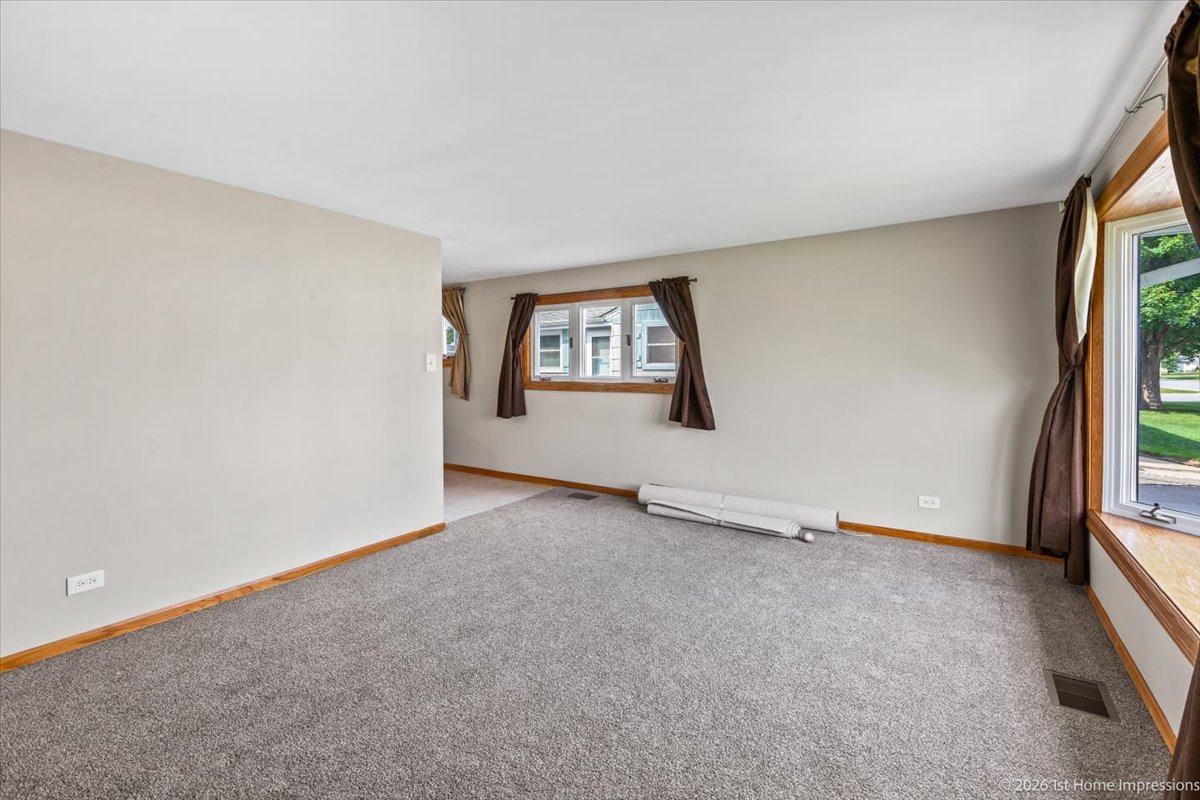8875 S Corcoran Road Property Photo 4