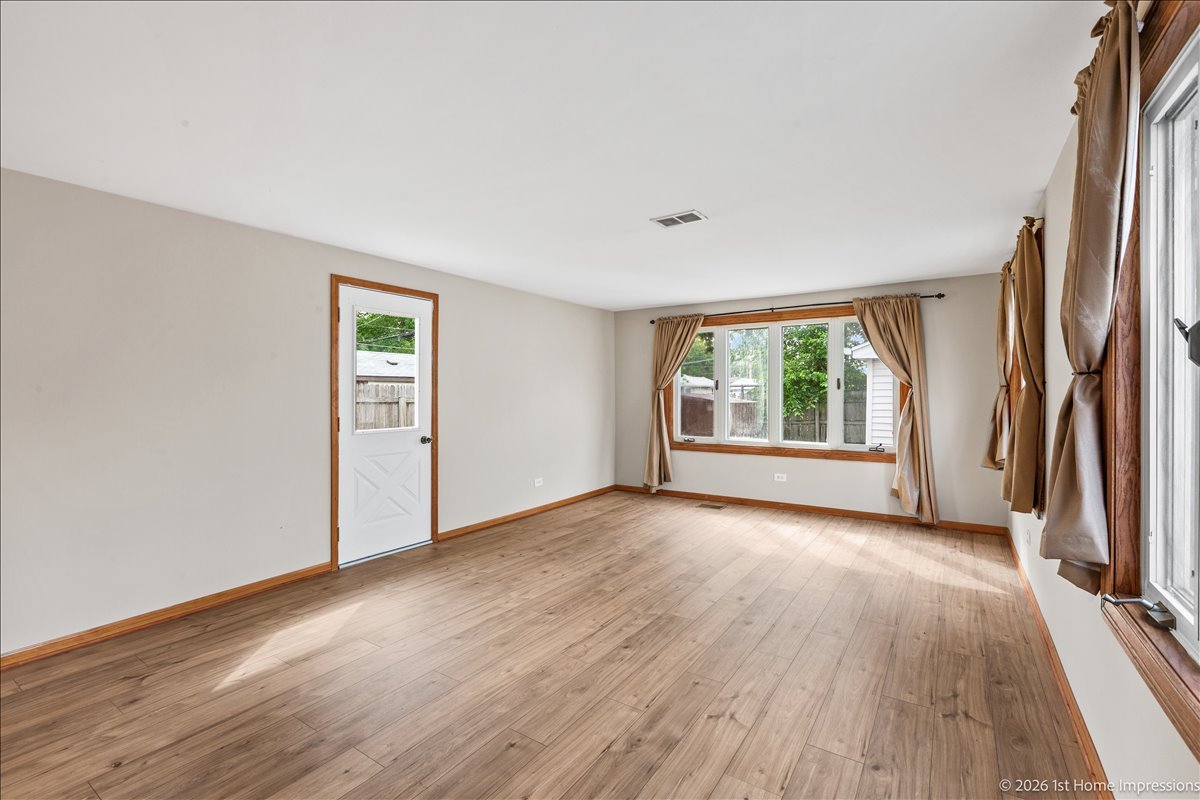 8875 S Corcoran Road Property Photo 8