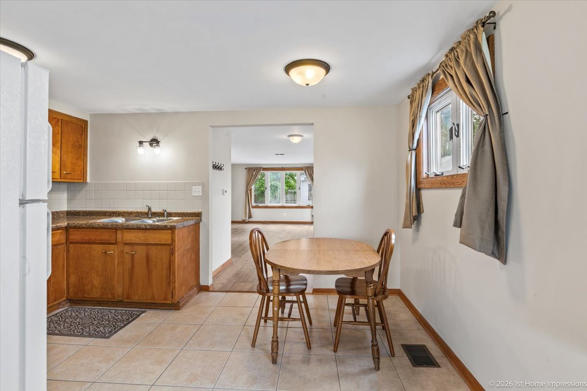 8875 S Corcoran Road Property Photo 11