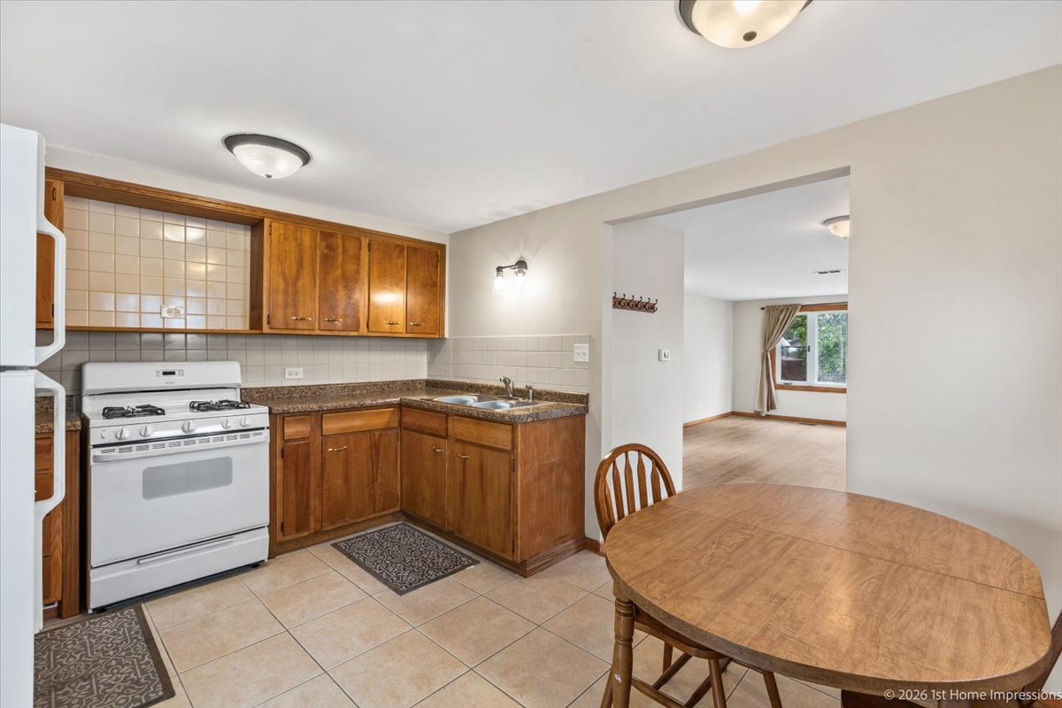 8875 S Corcoran Road Property Photo 12