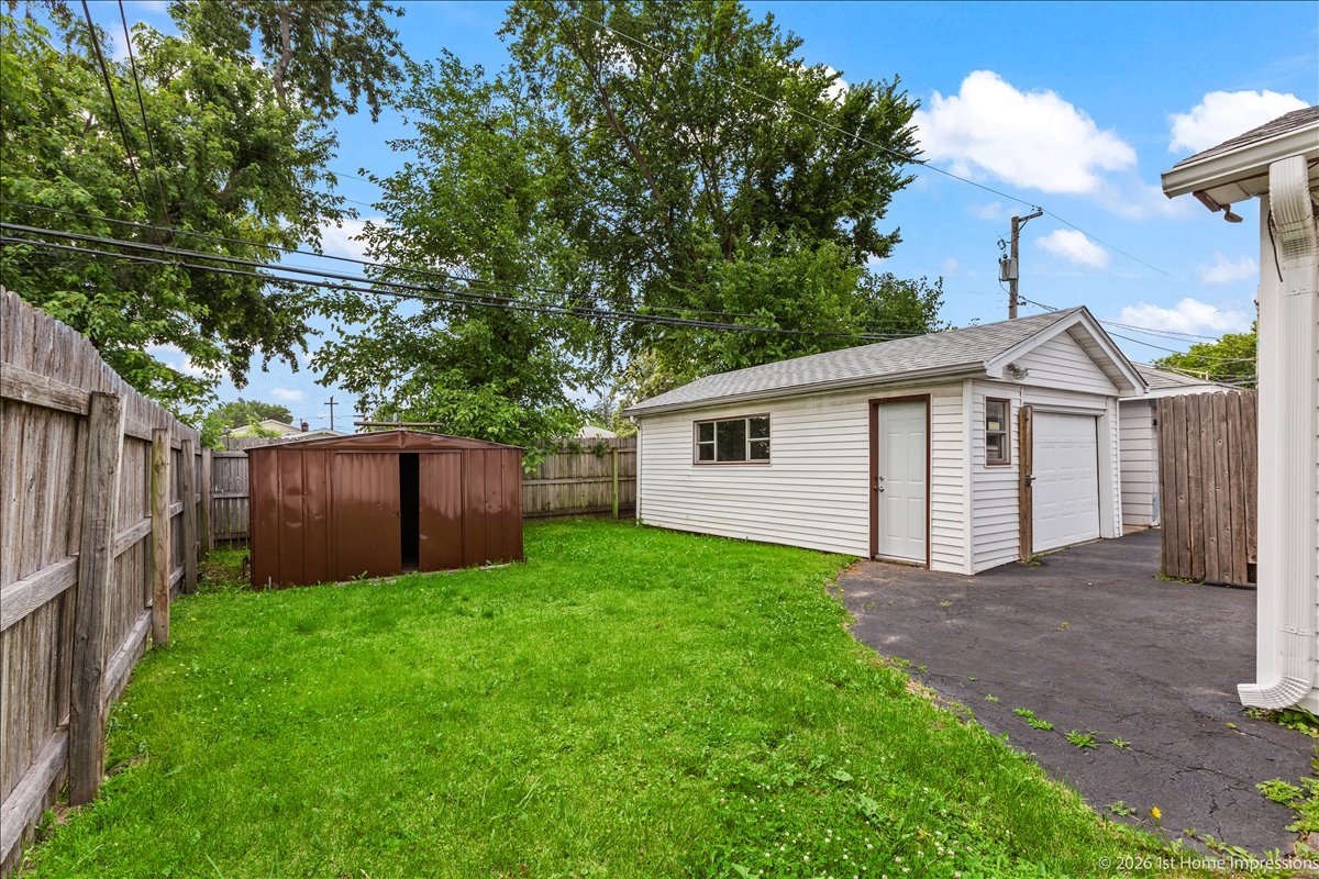 8875 S Corcoran Road Property Photo 19