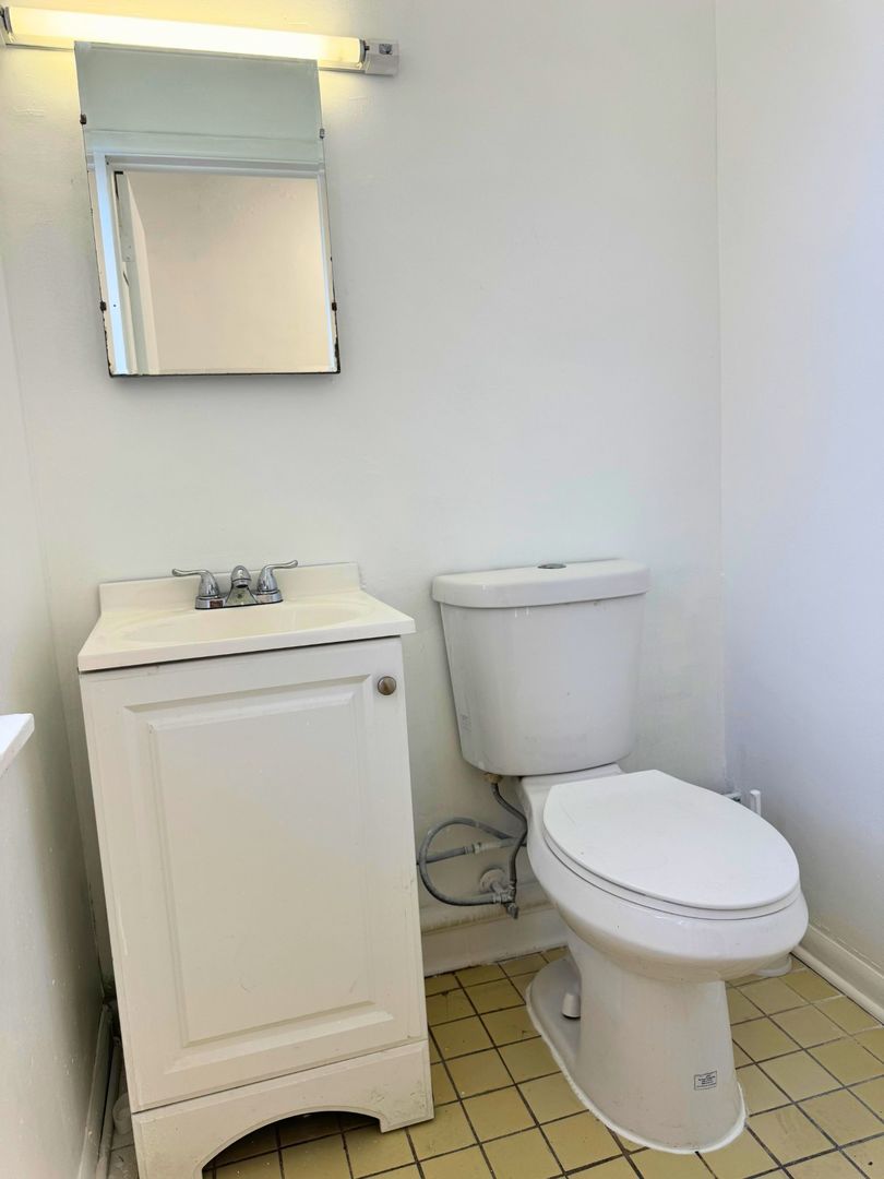 6259 W Belmont Avenue Property Photo 8