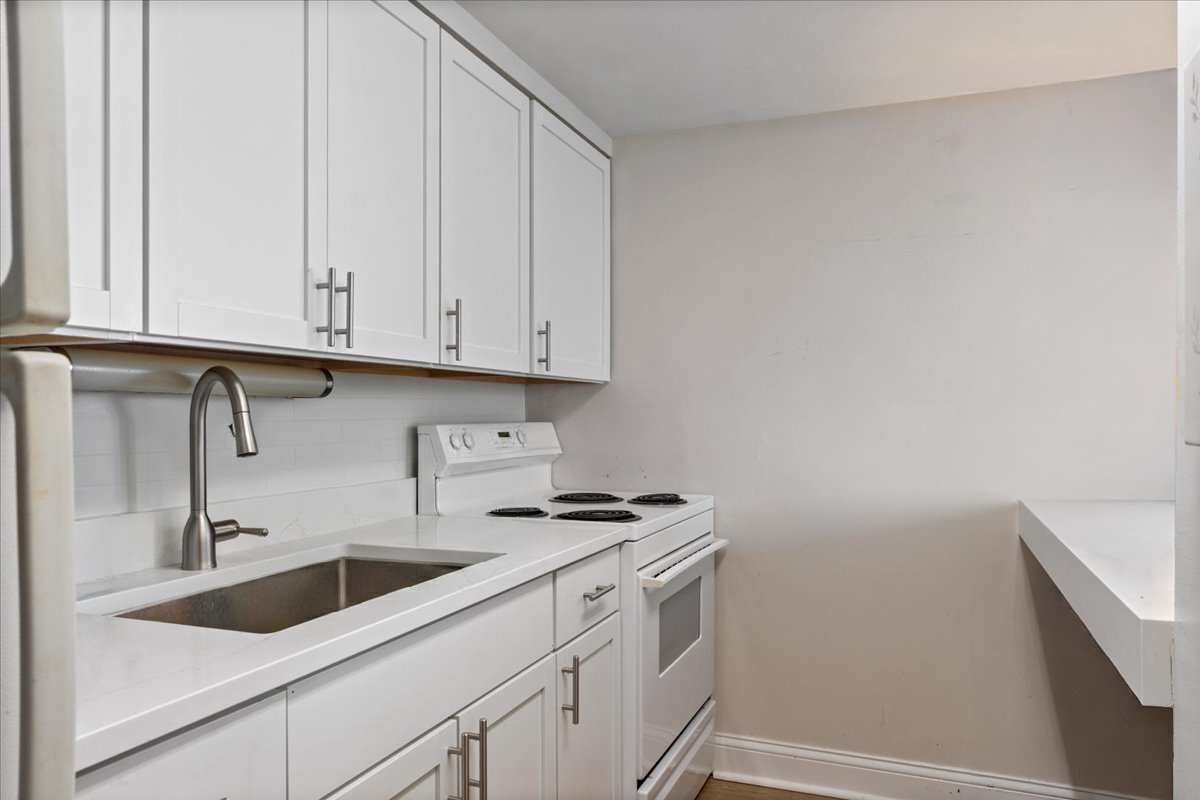 2400 N Lakeview Avenue 1116 Property Photo 6