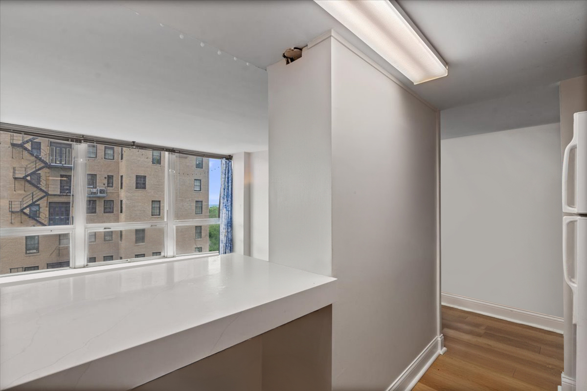 2400 N Lakeview Avenue 1116 Property Photo 7