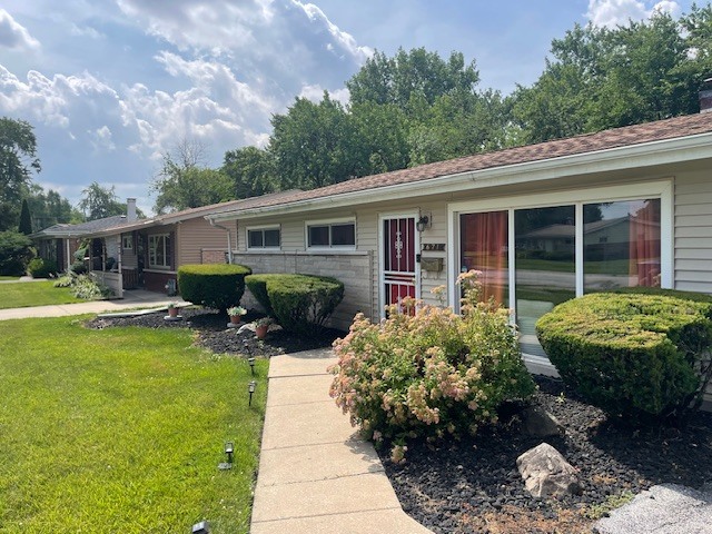 671 River Drive Property Photo 3