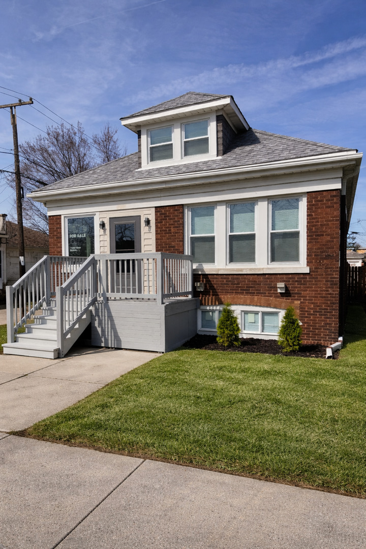 5542 W 64th Street Property Photo 2