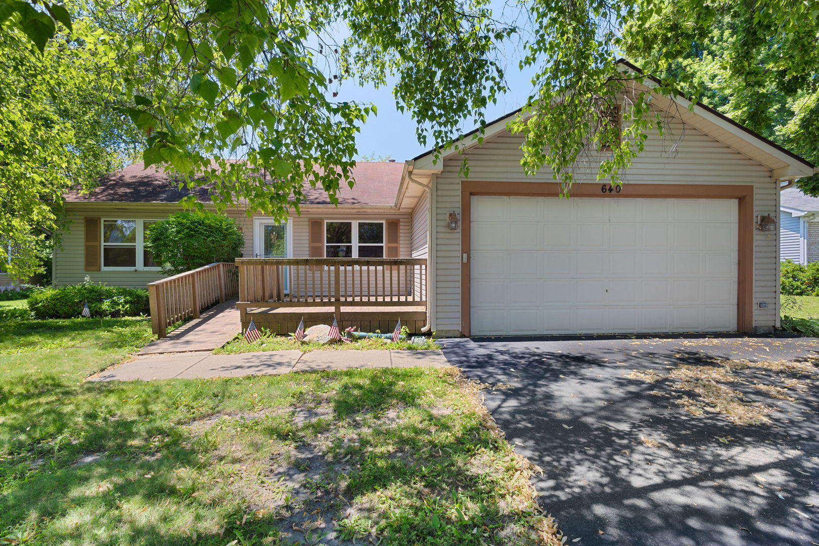 640 Lilac Drive Property Photo 1