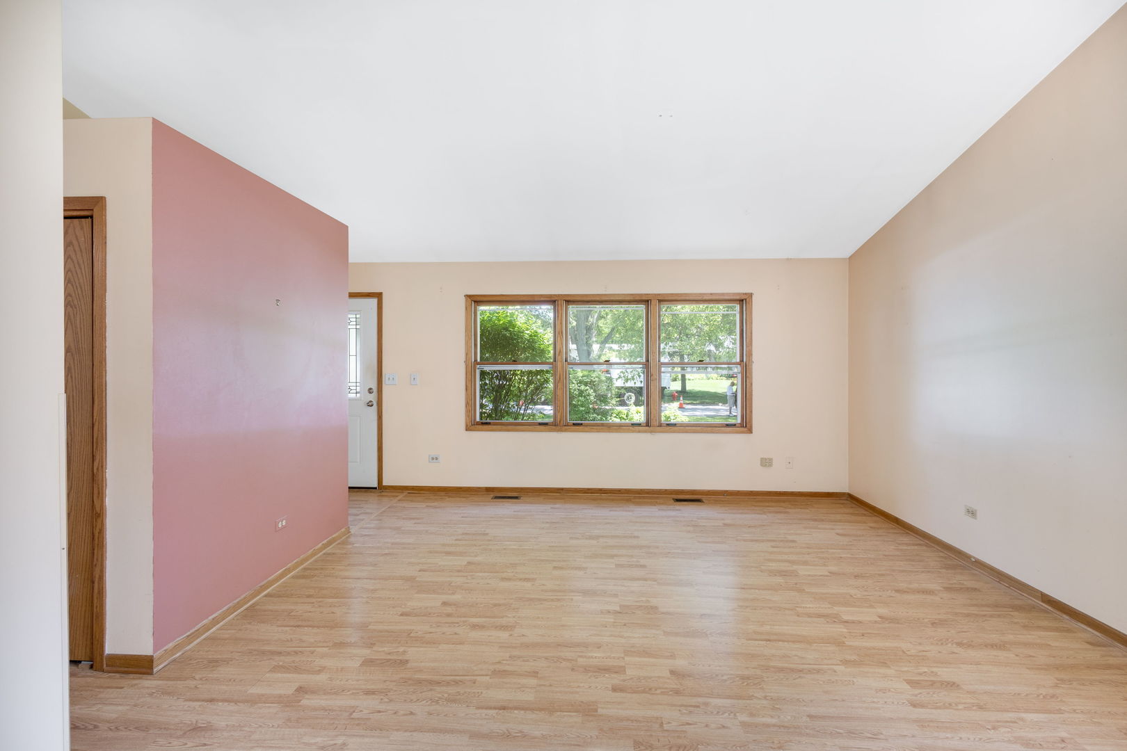 640 Lilac Drive Property Photo 4