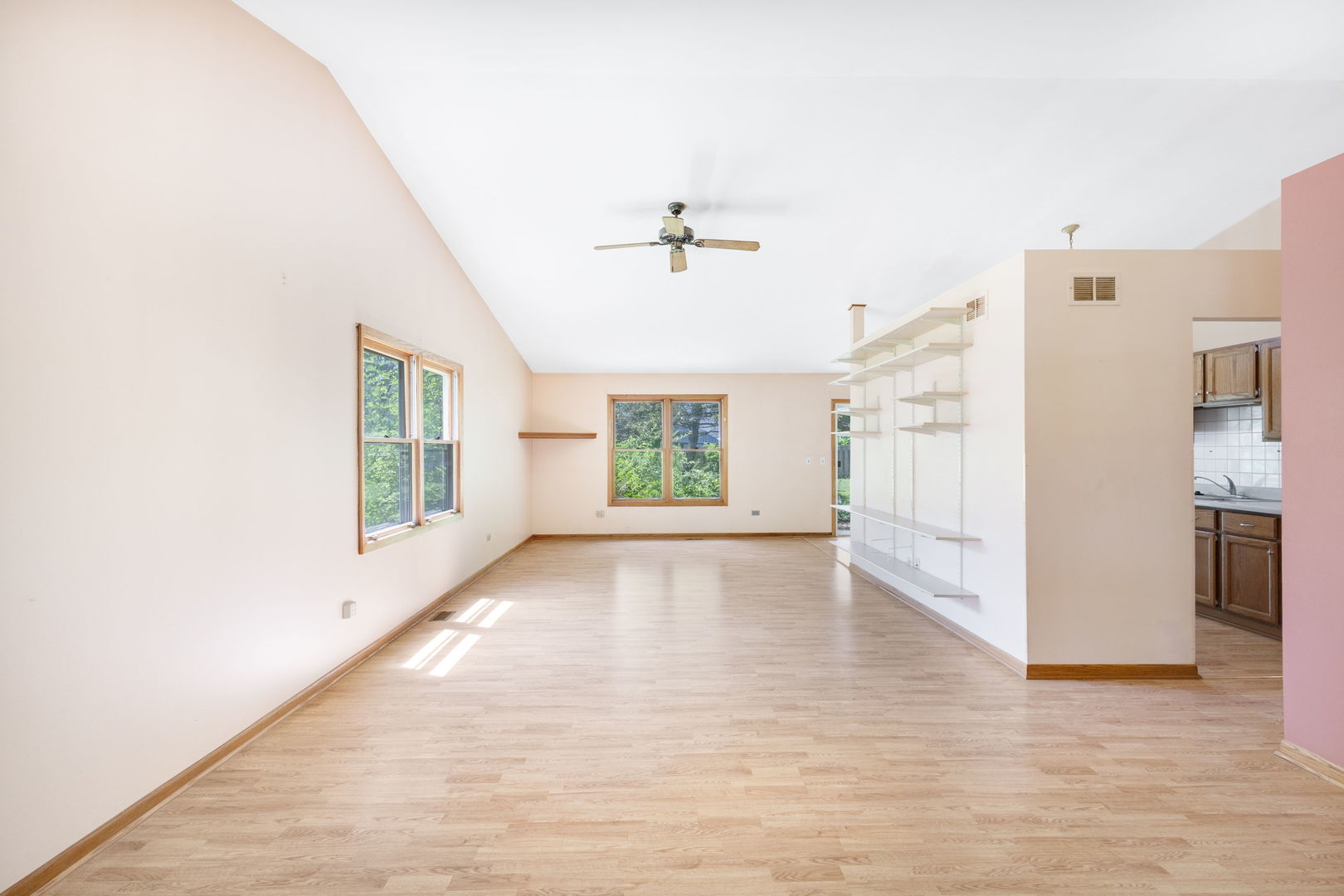 640 Lilac Drive Property Photo 6