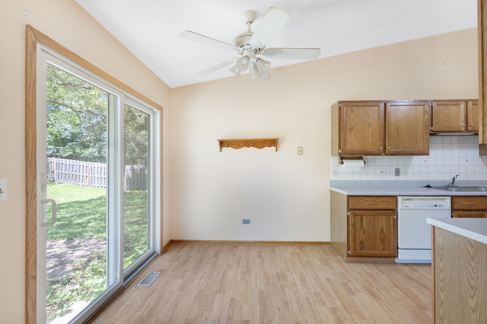 640 Lilac Drive Property Photo 10