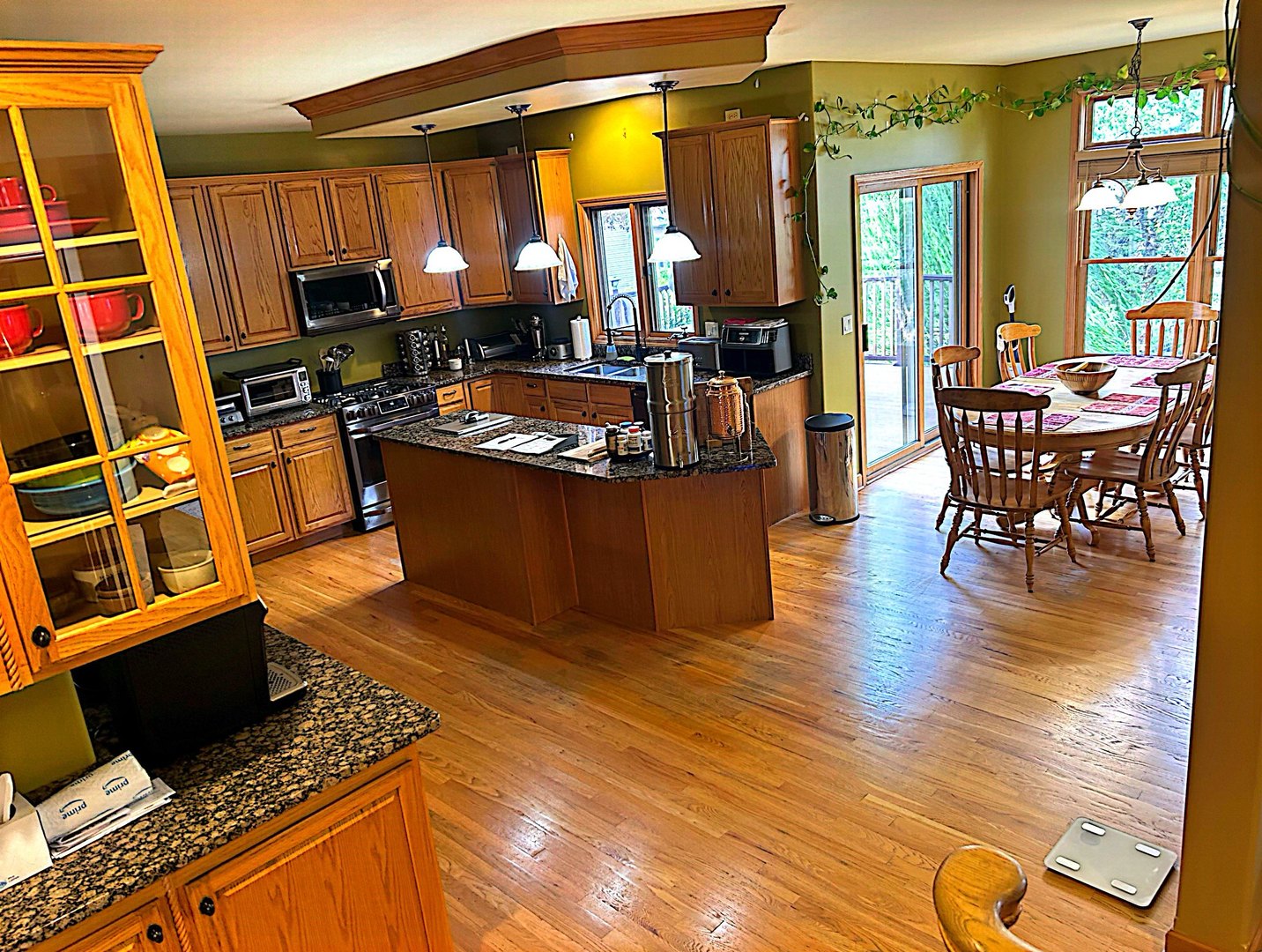 2484 Warwick Court Property Photo 6