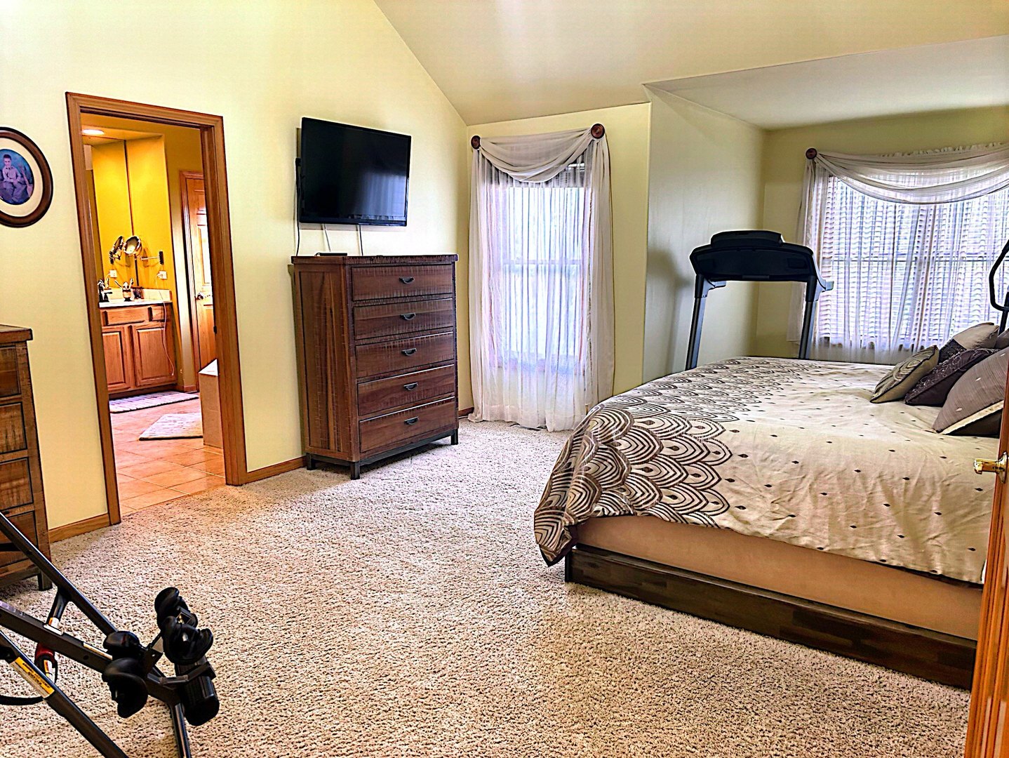 2484 Warwick Court Property Photo 12