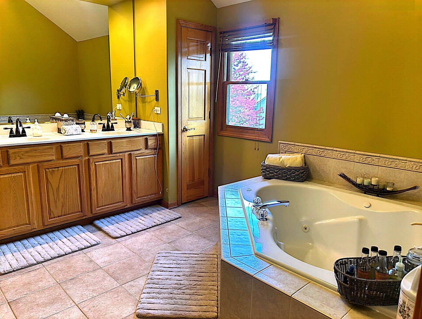 2484 Warwick Court Property Photo 14