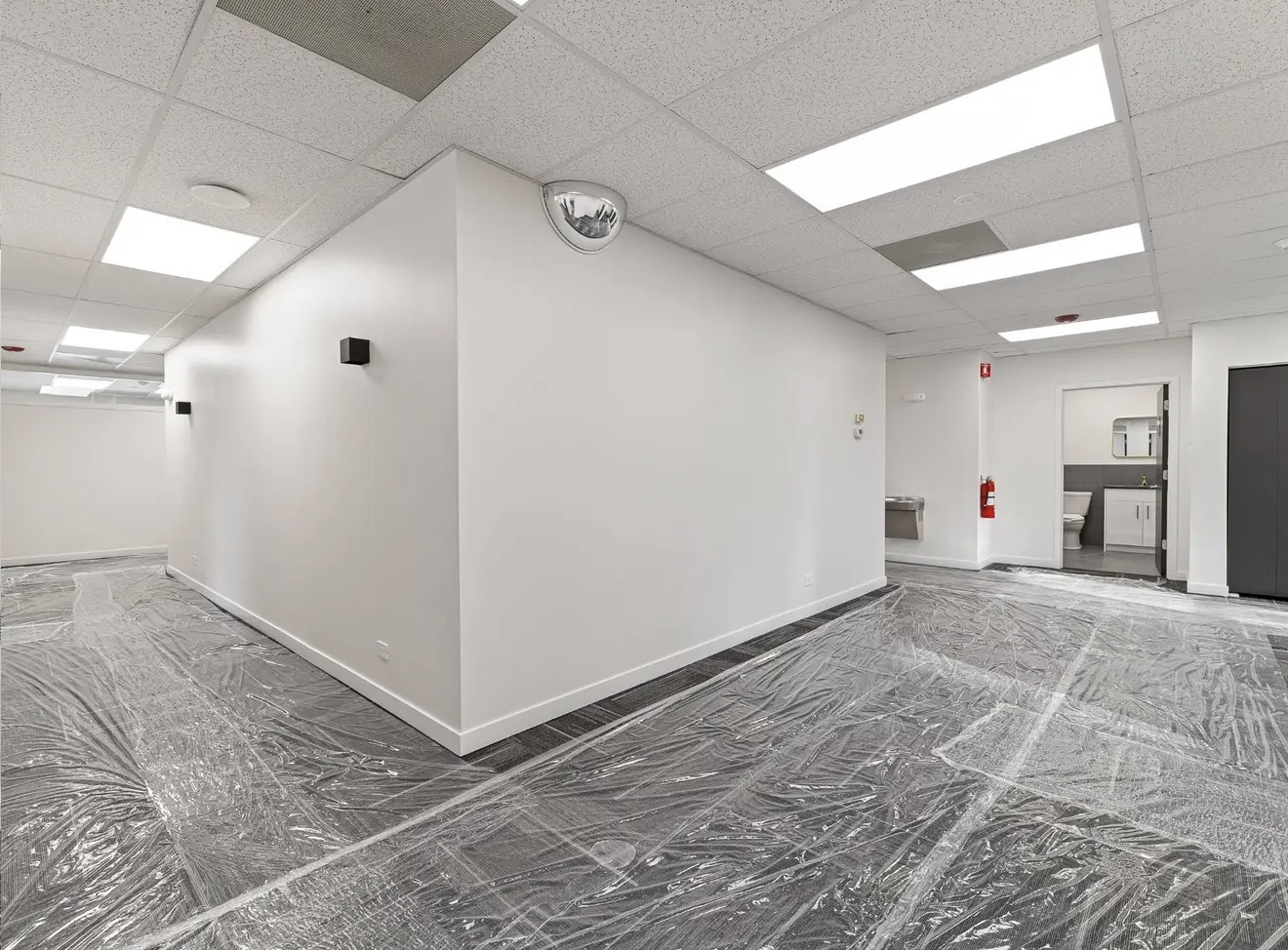 715 E Irving Park Road Property Photo 4