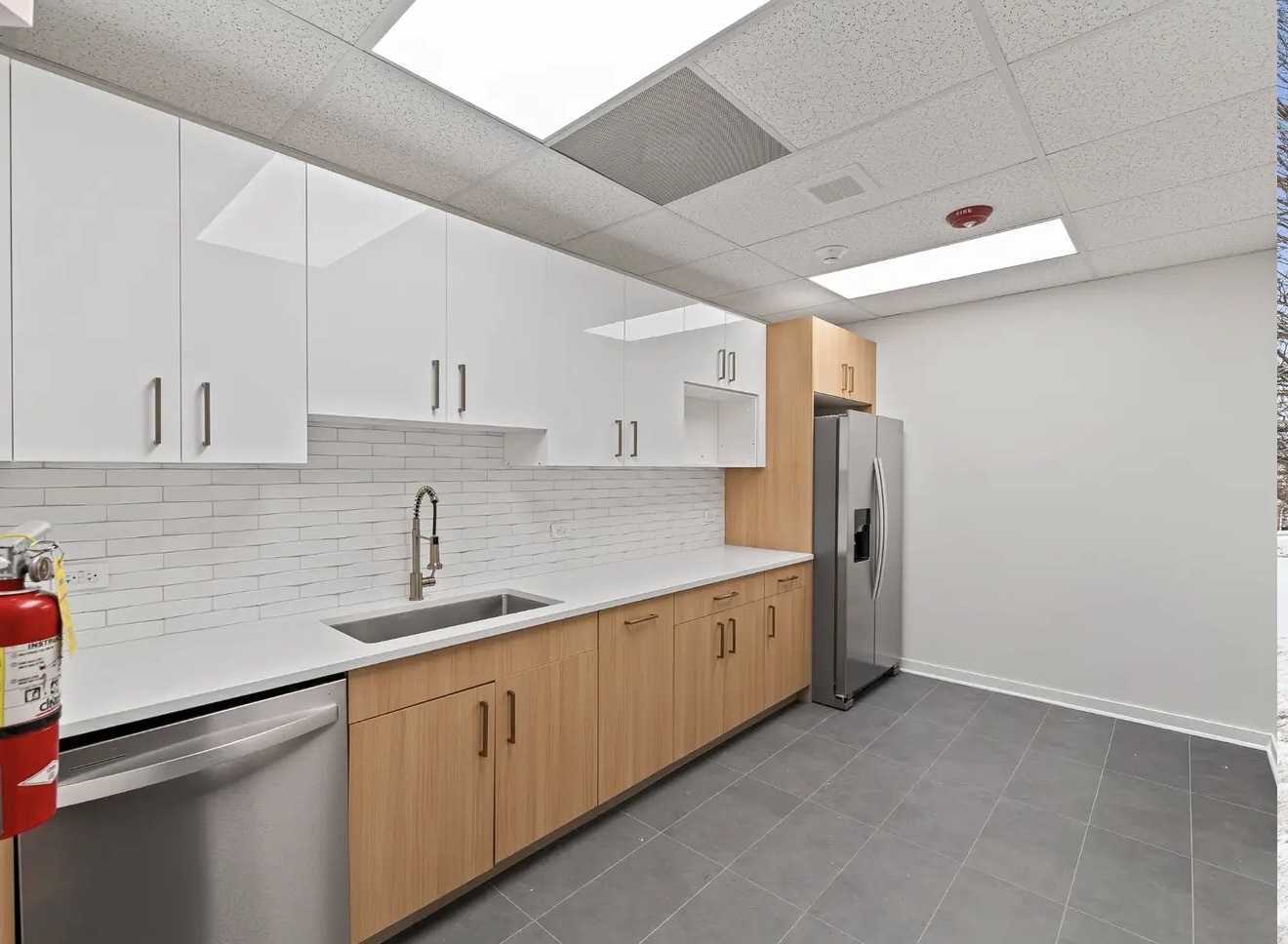 715 E Irving Park Road Property Photo 11