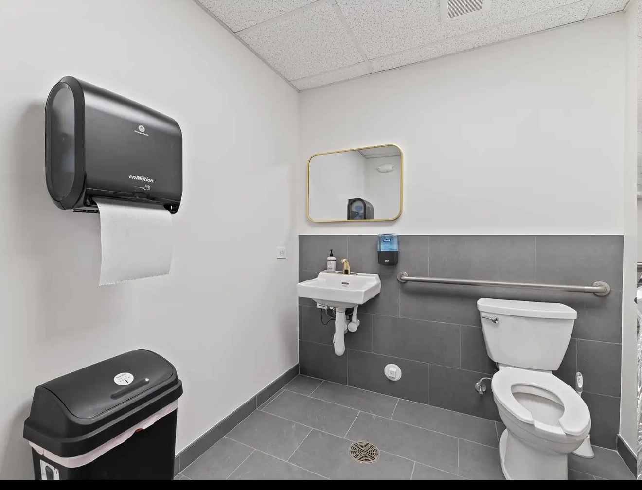 715 E Irving Park Road Property Photo 12