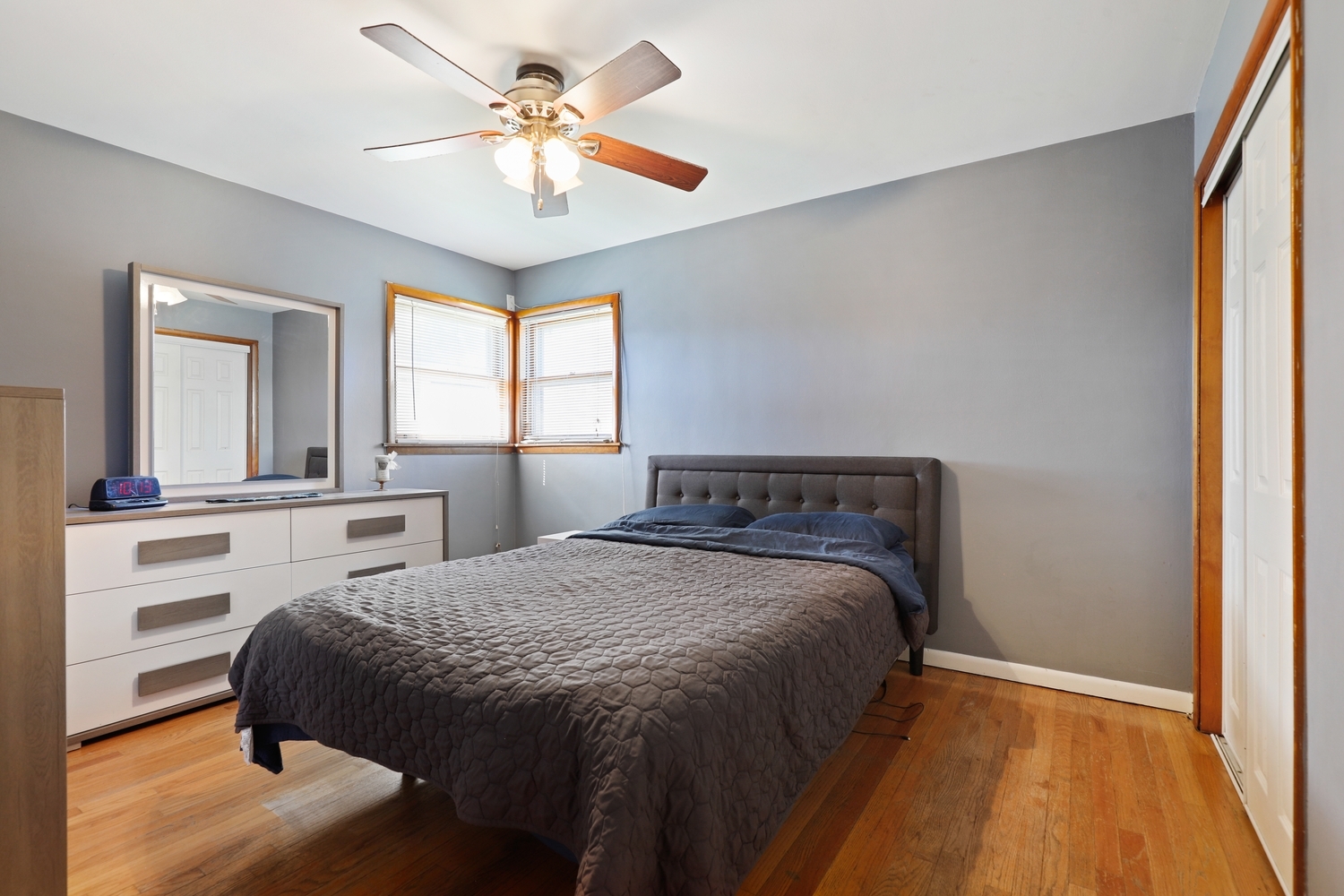 913 E 162nd Place Property Photo 10