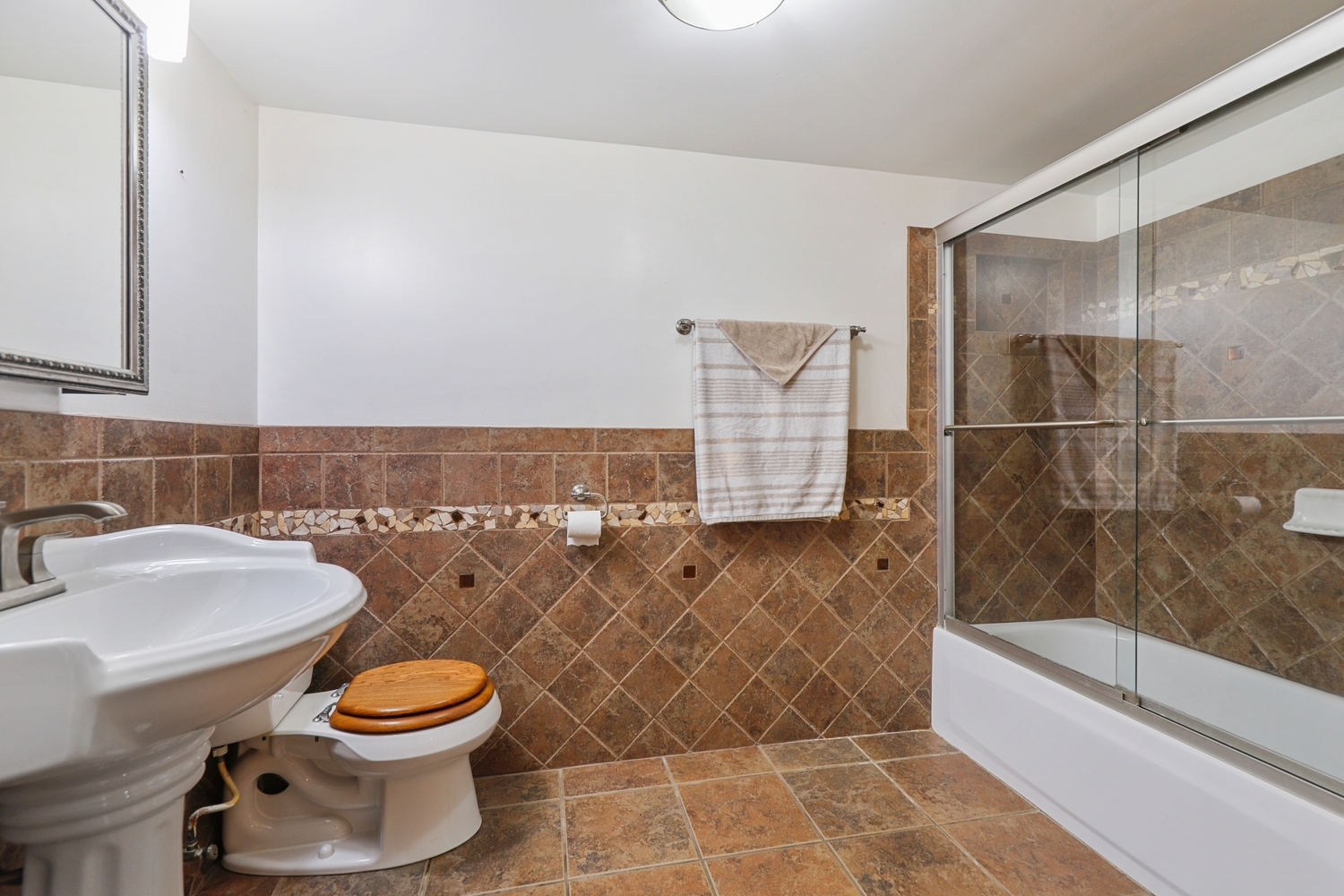 913 E 162nd Place Property Photo 17