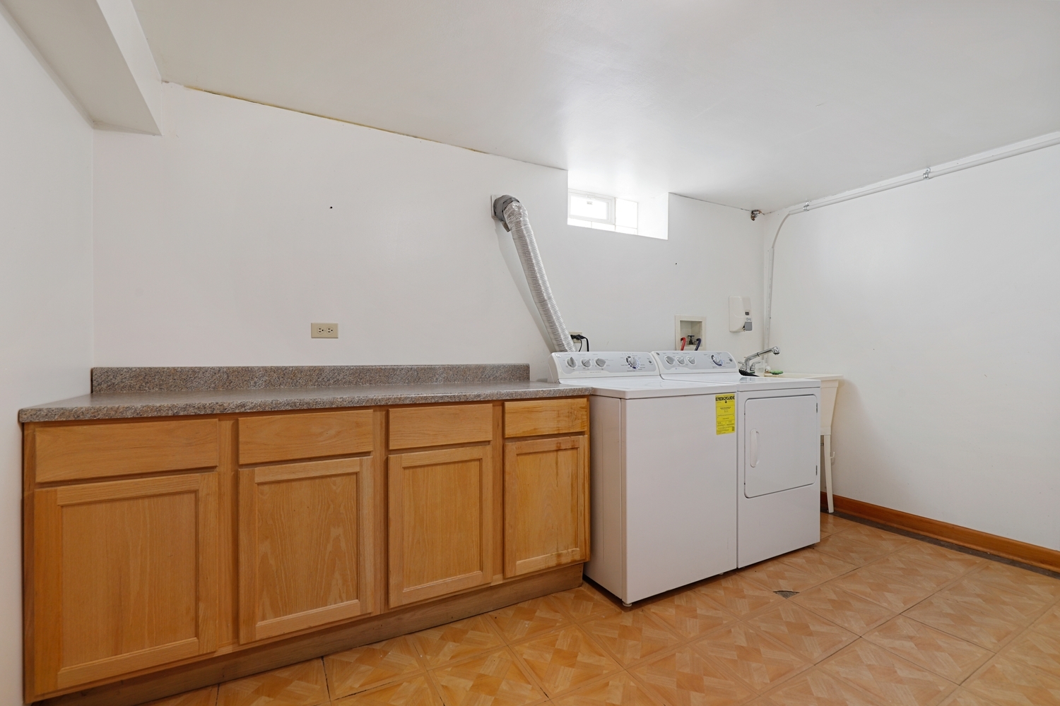 913 E 162nd Place Property Photo 18