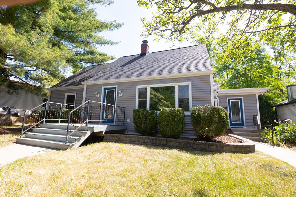 305 Glenice Parkway Property Photo 1