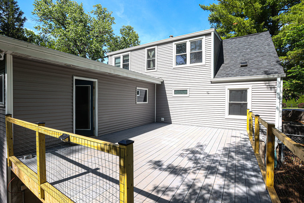 305 Glenice Parkway Property Photo 2