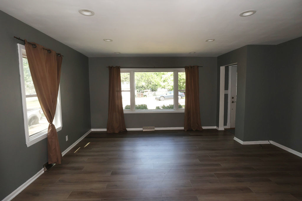 305 Glenice Parkway Property Photo 5