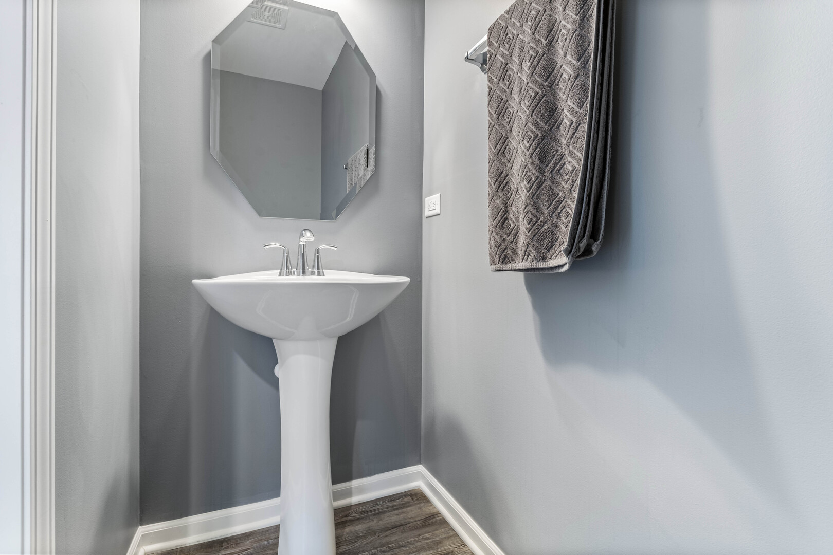 24813 Mccormick Way Property Photo 8