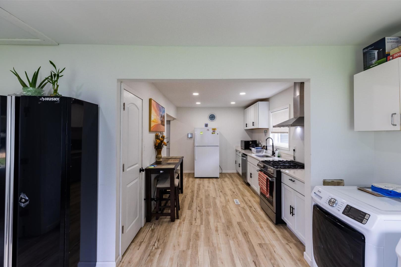 1904 Ezra Avenue Property Photo 9