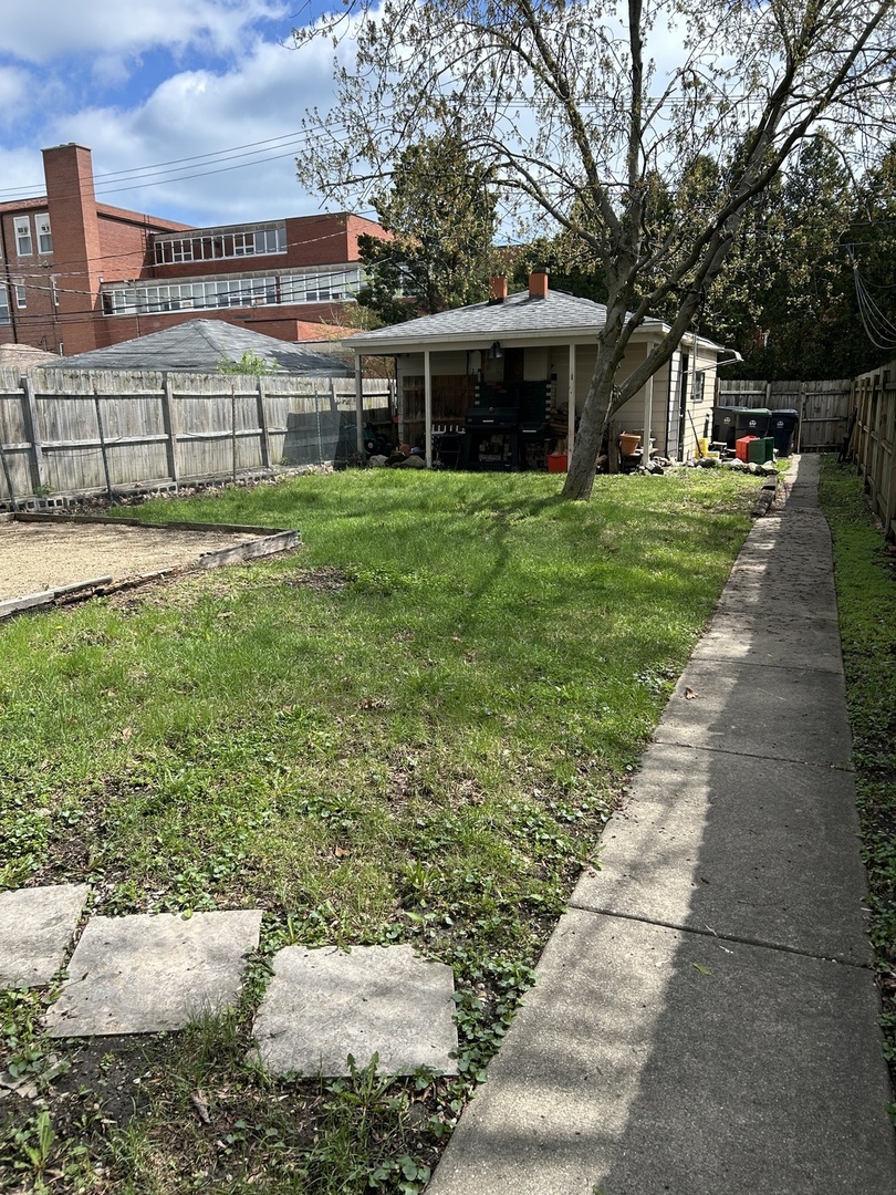 2005 Darrow Avenue Property Photo 3