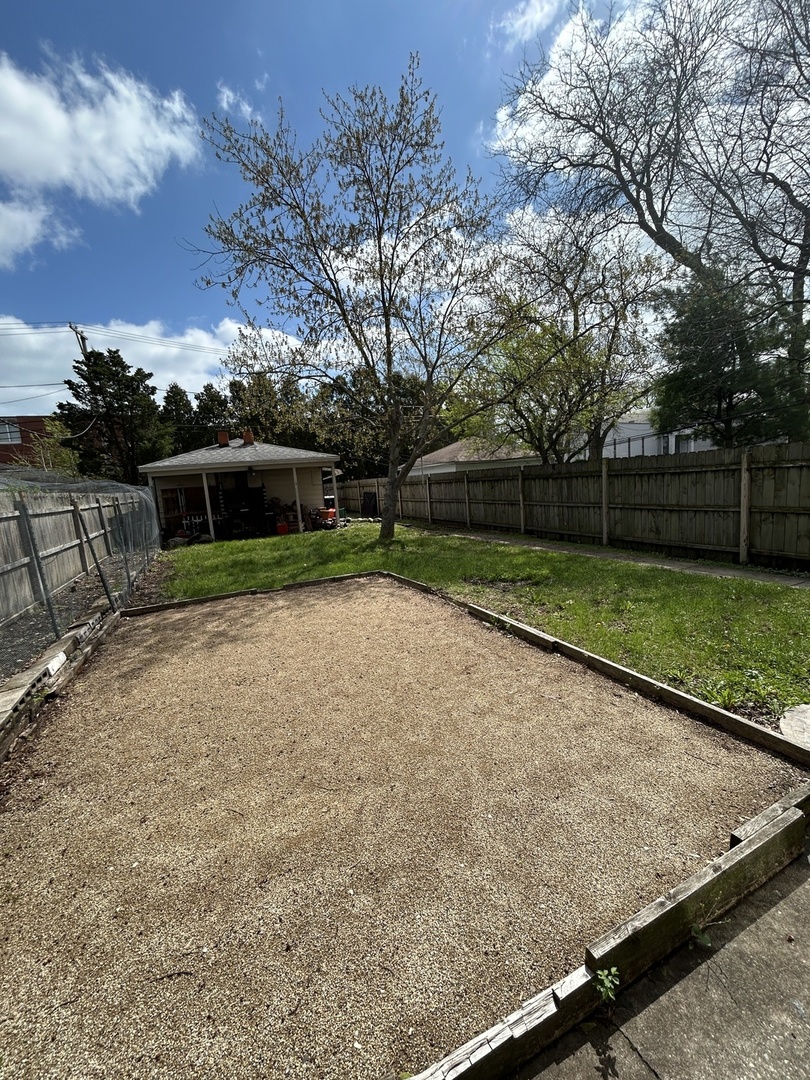 2005 Darrow Avenue Property Photo 6