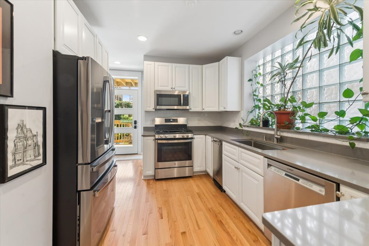 2215 W Arthur Avenue Property Photo 7