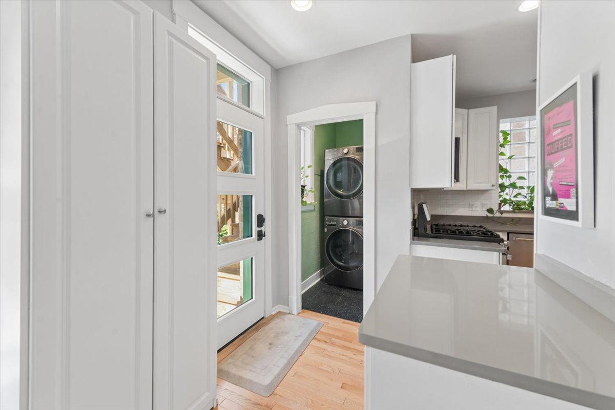 2215 W Arthur Avenue Property Photo 9