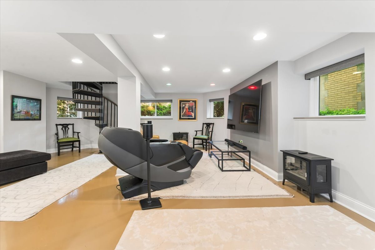 2215 W Arthur Avenue Property Photo 16