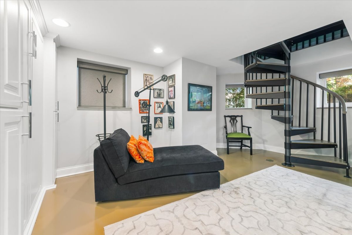 2215 W Arthur Avenue Property Photo 17