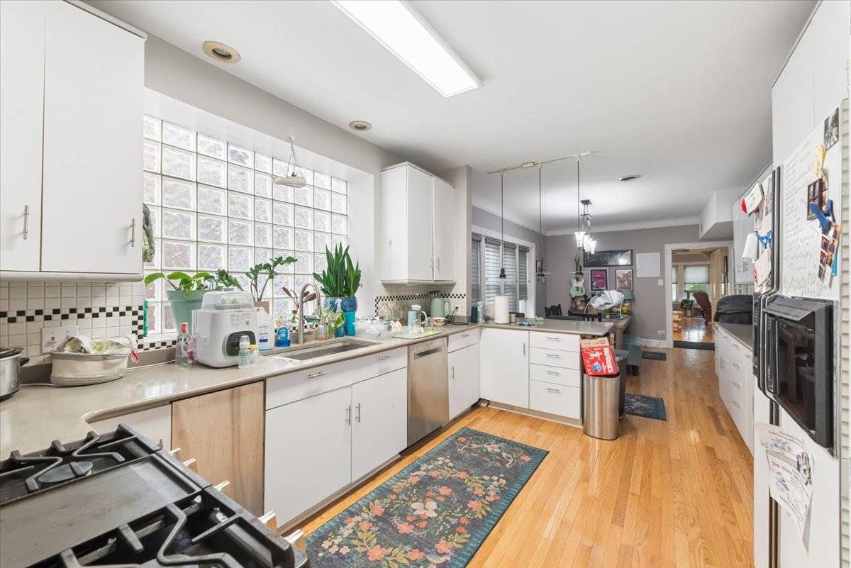 2215 W Arthur Avenue Property Photo 25