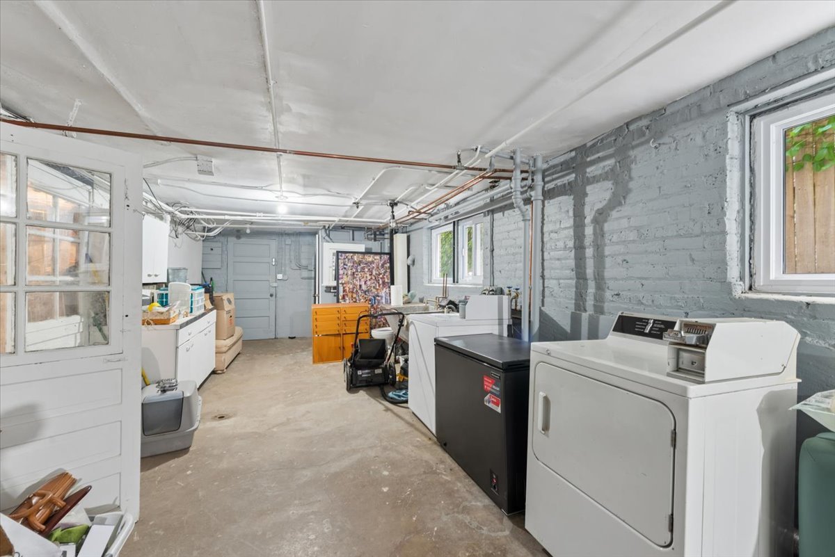 2215 W Arthur Avenue Property Photo 47