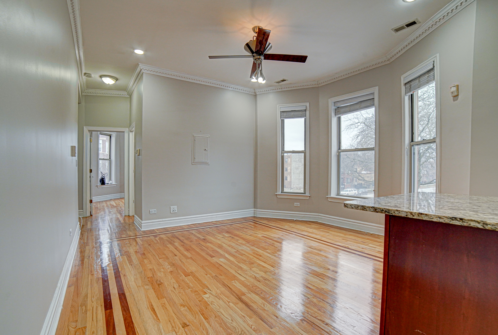 4858 S Prairie Avenue 2a Property Photo 5