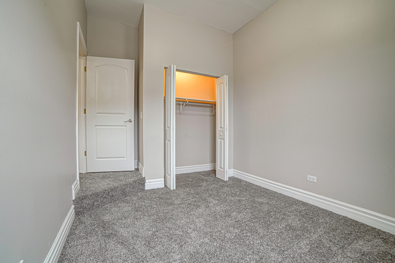 4858 S Prairie Avenue 2a Property Photo 13