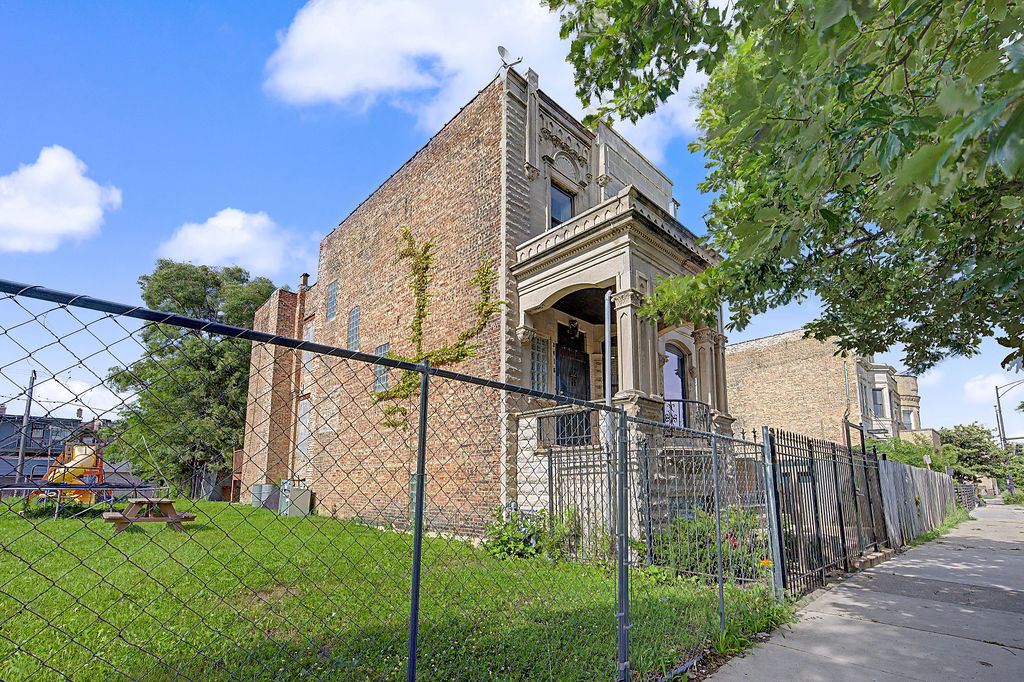 3416 W Jackson Boulevard Property Photo 3