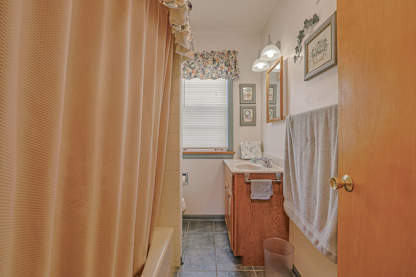 325 S Lodge Lane Property Photo 19