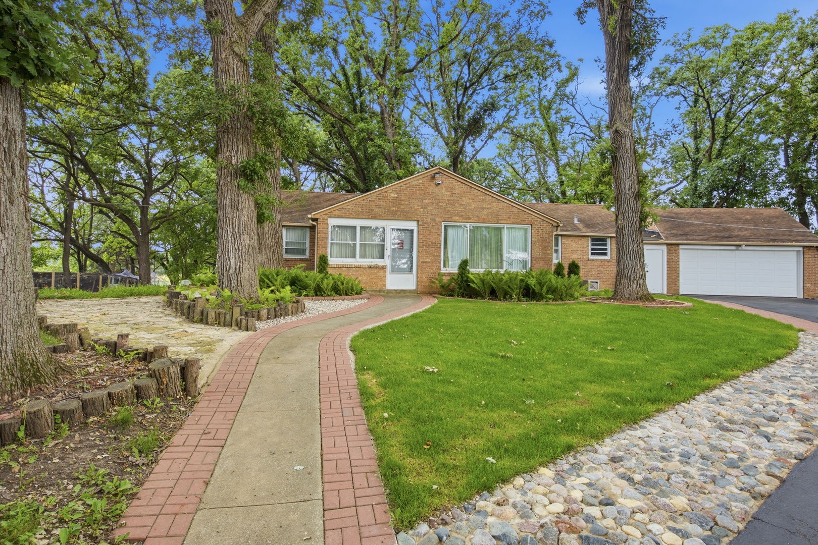 37W961 Bowes Road Property Photo 1