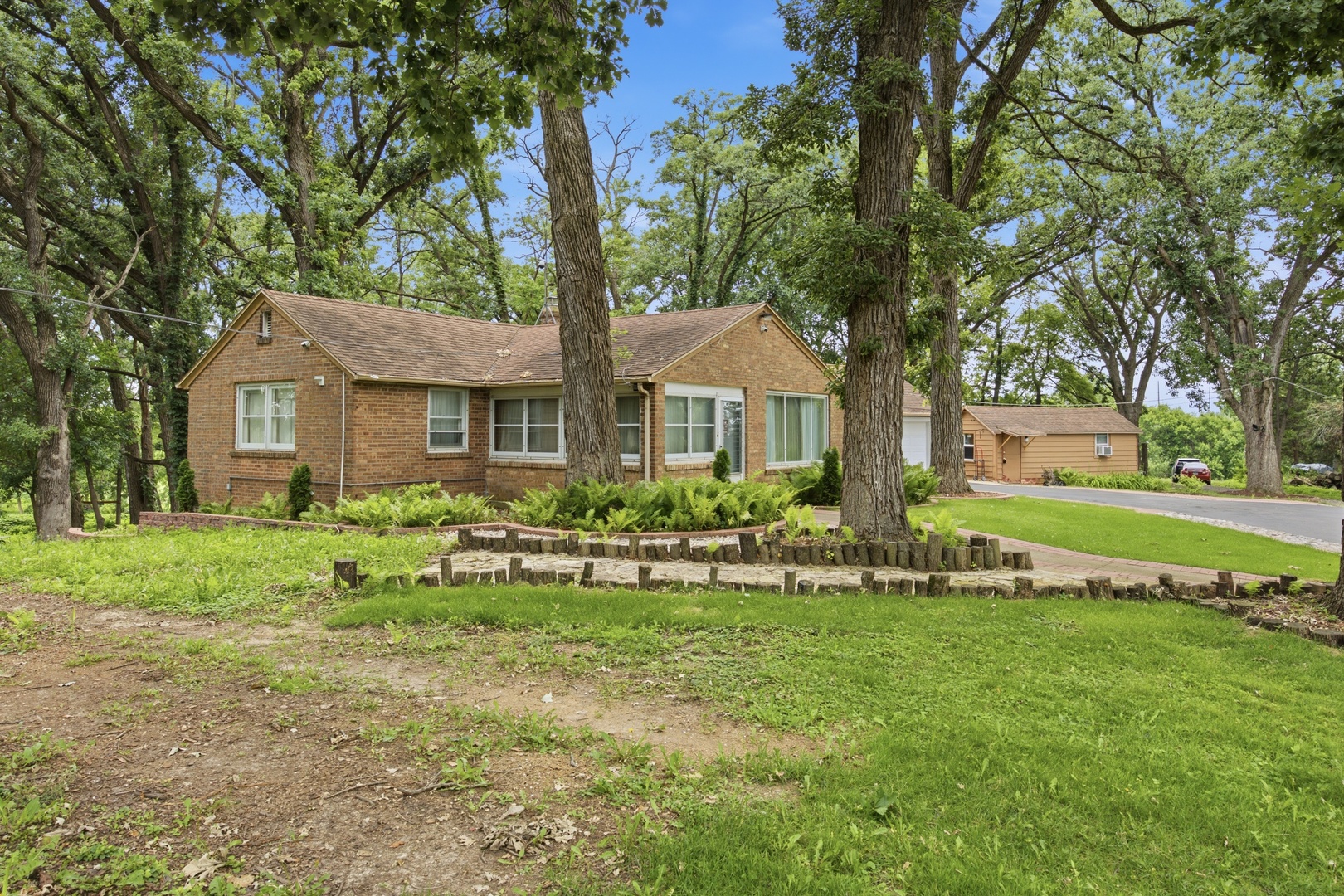 37w961 Bowes Road Property Photo 9