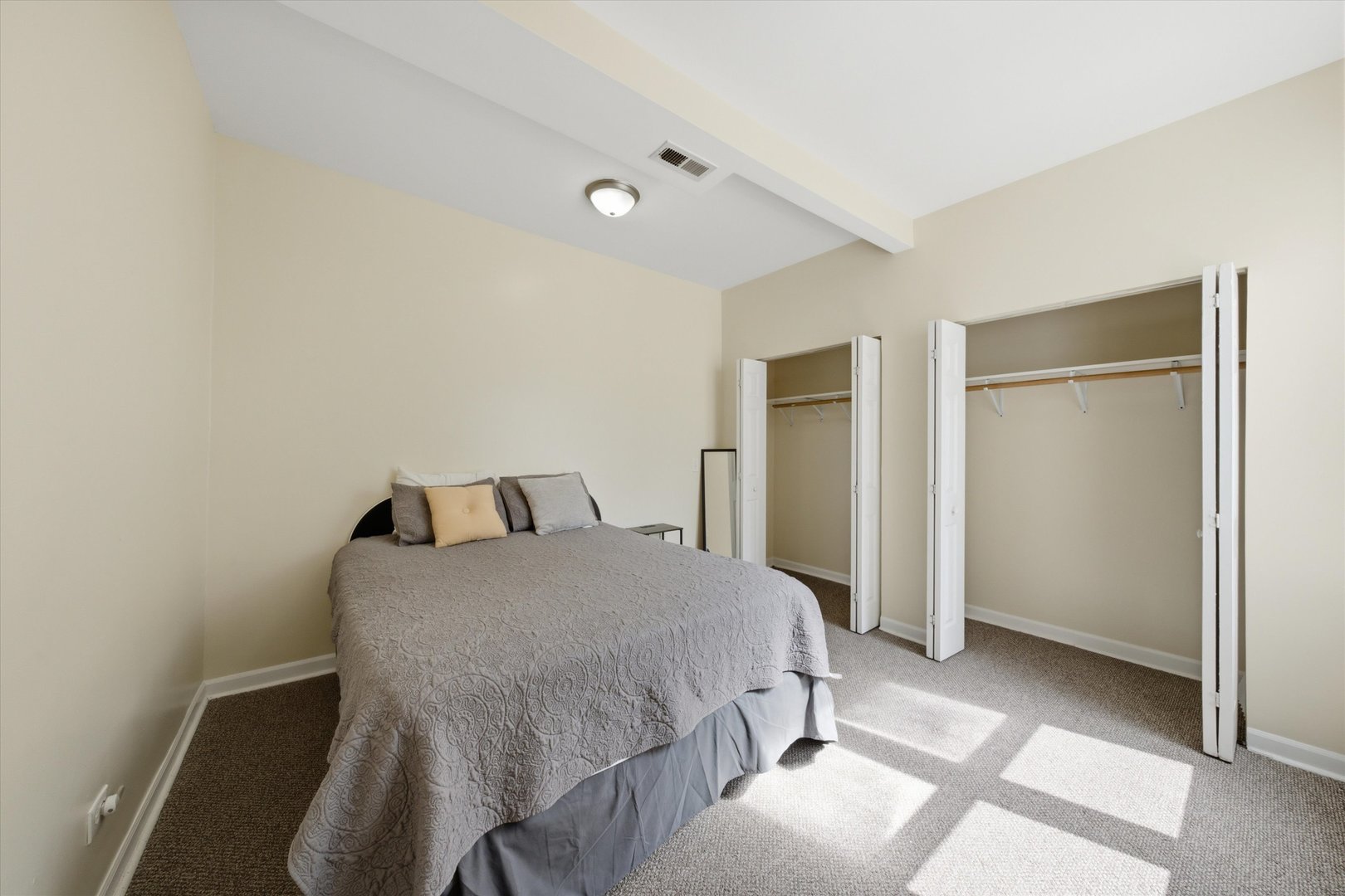 6735 S Eberhart Avenue Property Photo 12