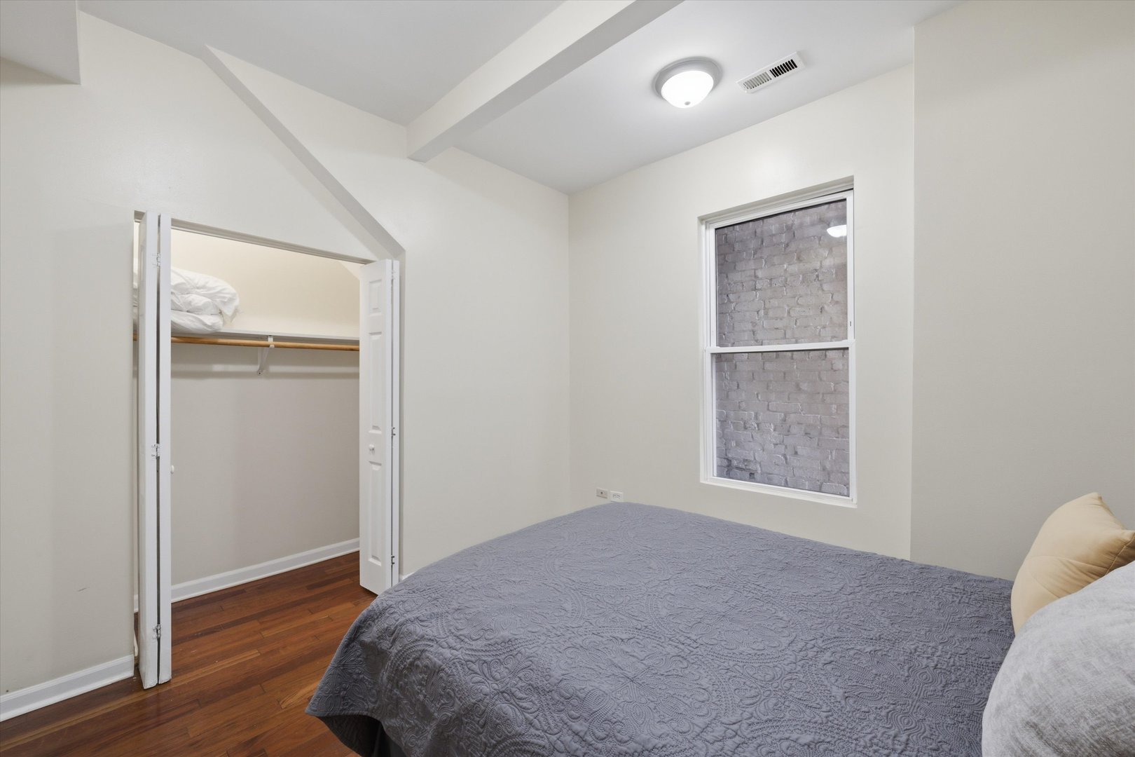6735 S Eberhart Avenue Property Photo 13