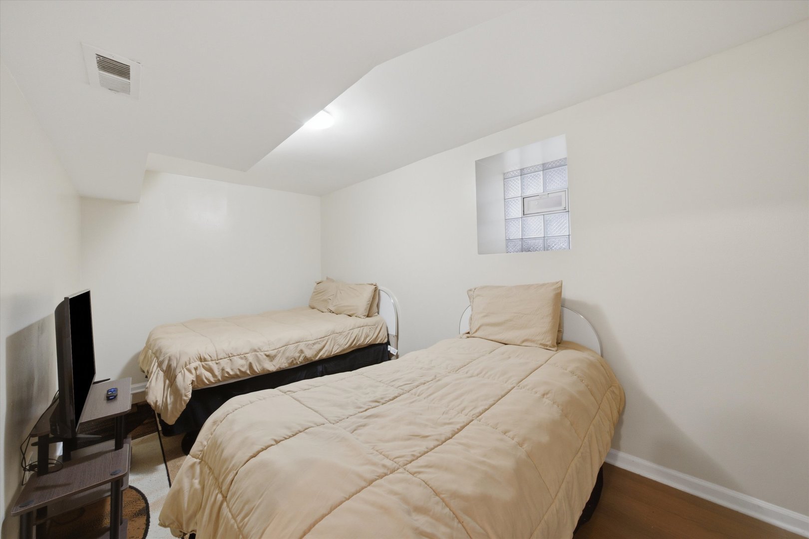 6735 S Eberhart Avenue Property Photo 16