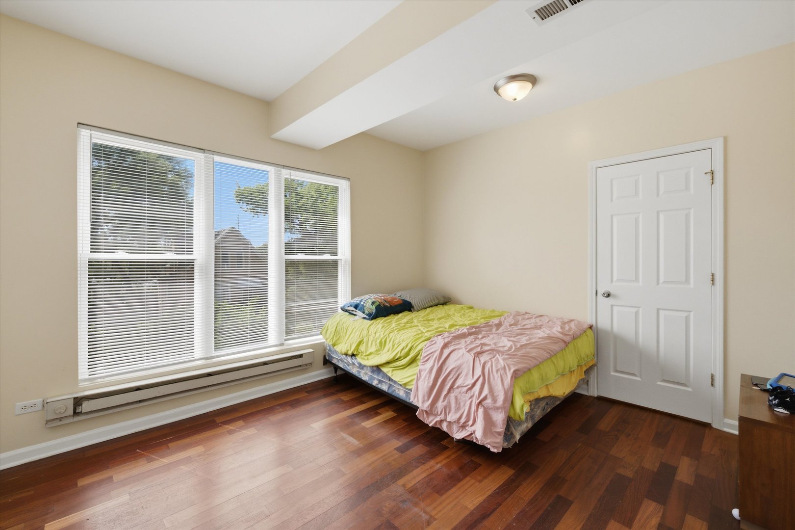6735 S Eberhart Avenue Property Photo 24