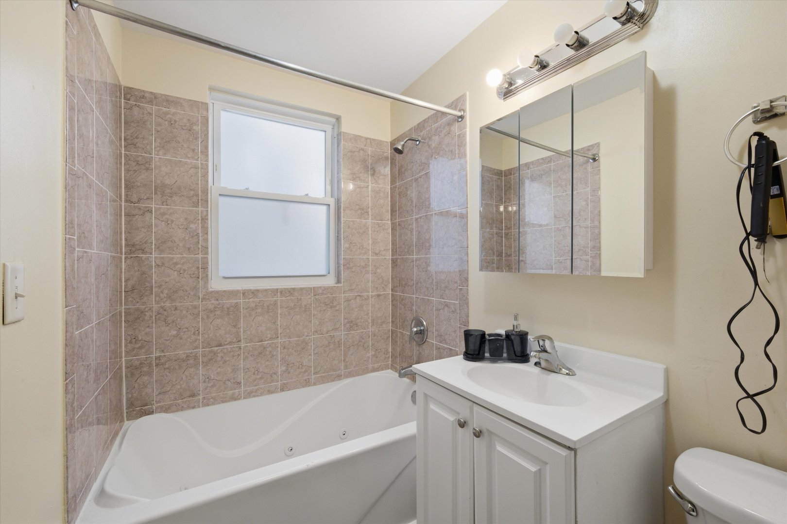 6735 S Eberhart Avenue Property Photo 27